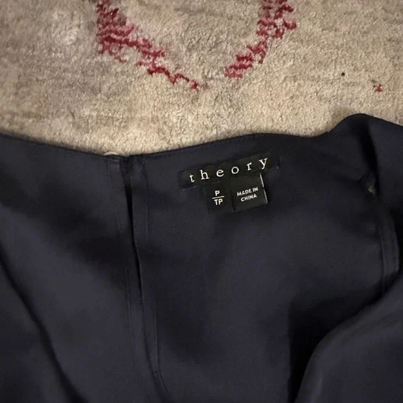 Theory silk sleeveless top P - Picture 5 of 6